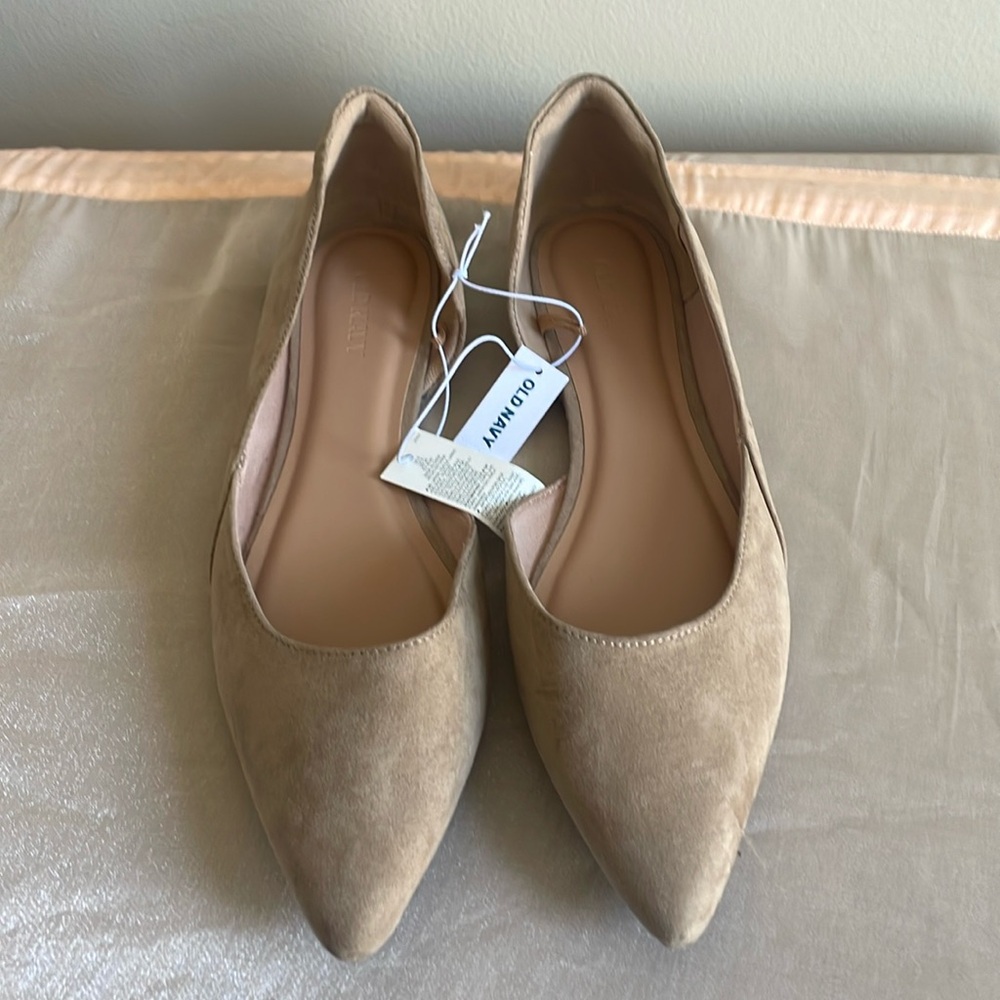 NWT Women’s Old Navy tan suede like flats 🥿 ✨ (mult. sizes)